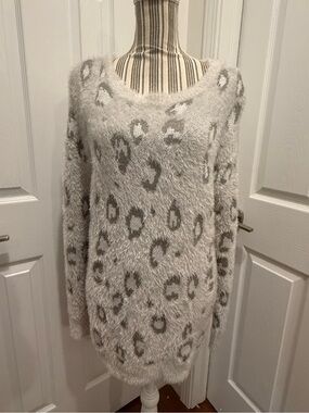 Grace & Lace Fuzzy Leopard Print Women's Sweater Medium